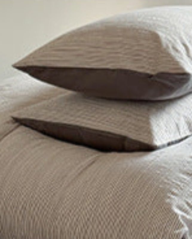 Emma Duo Striped Jacquard Bedding Set / Black