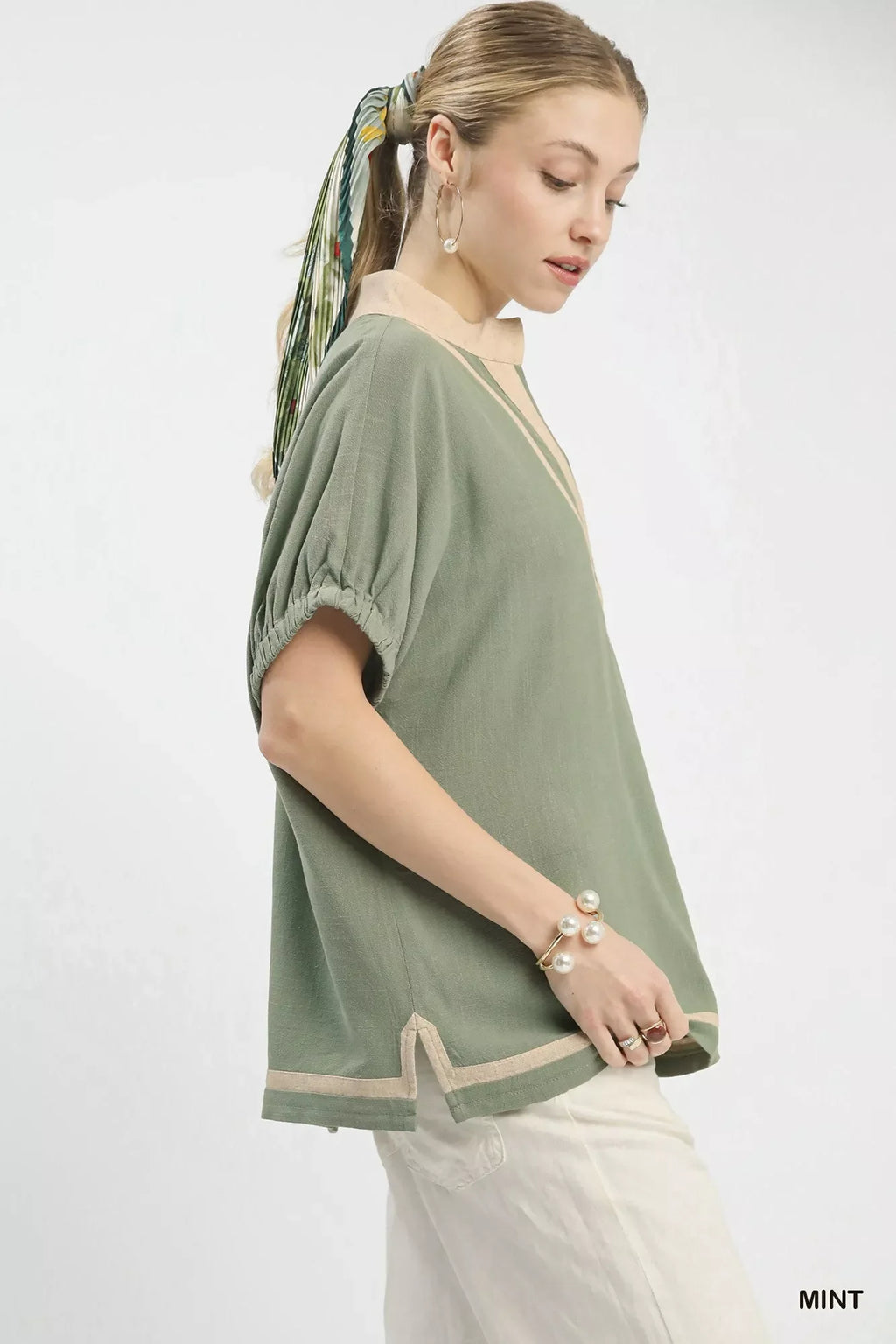 Umgee Linen Contrast Trim V-Neck Blouse