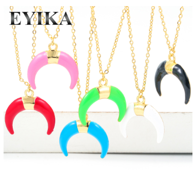 Stylish Crescent Moon Pendant Necklace