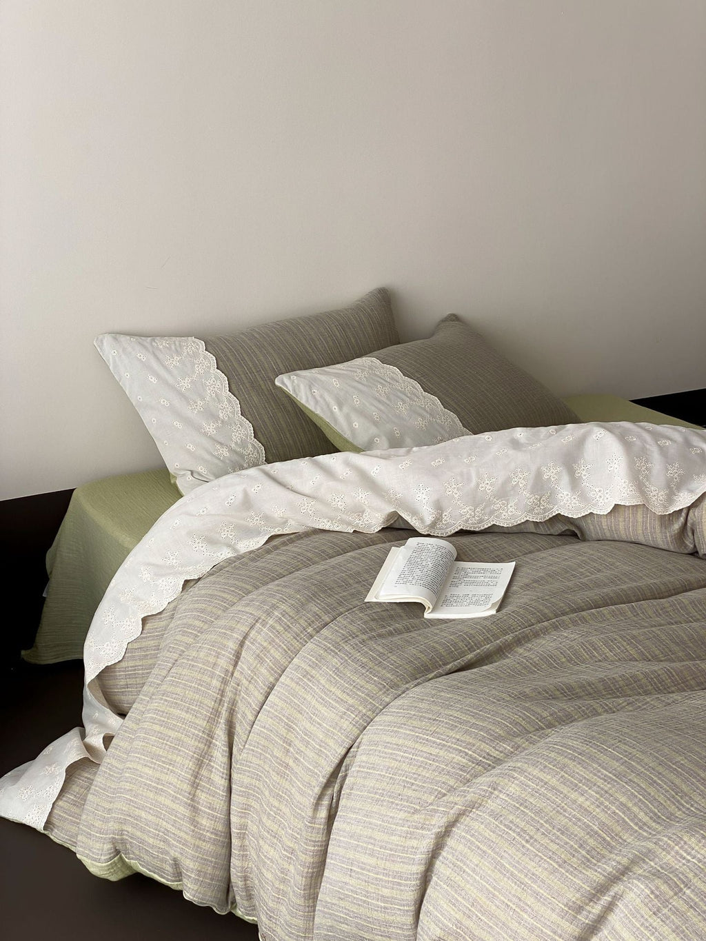 Florence Lace Double Gauze Striped Bedding Set / Beige Brown