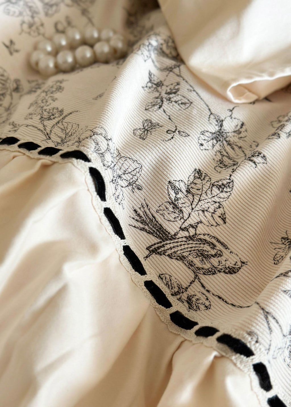 French Black Lace Bedding Set / Pink