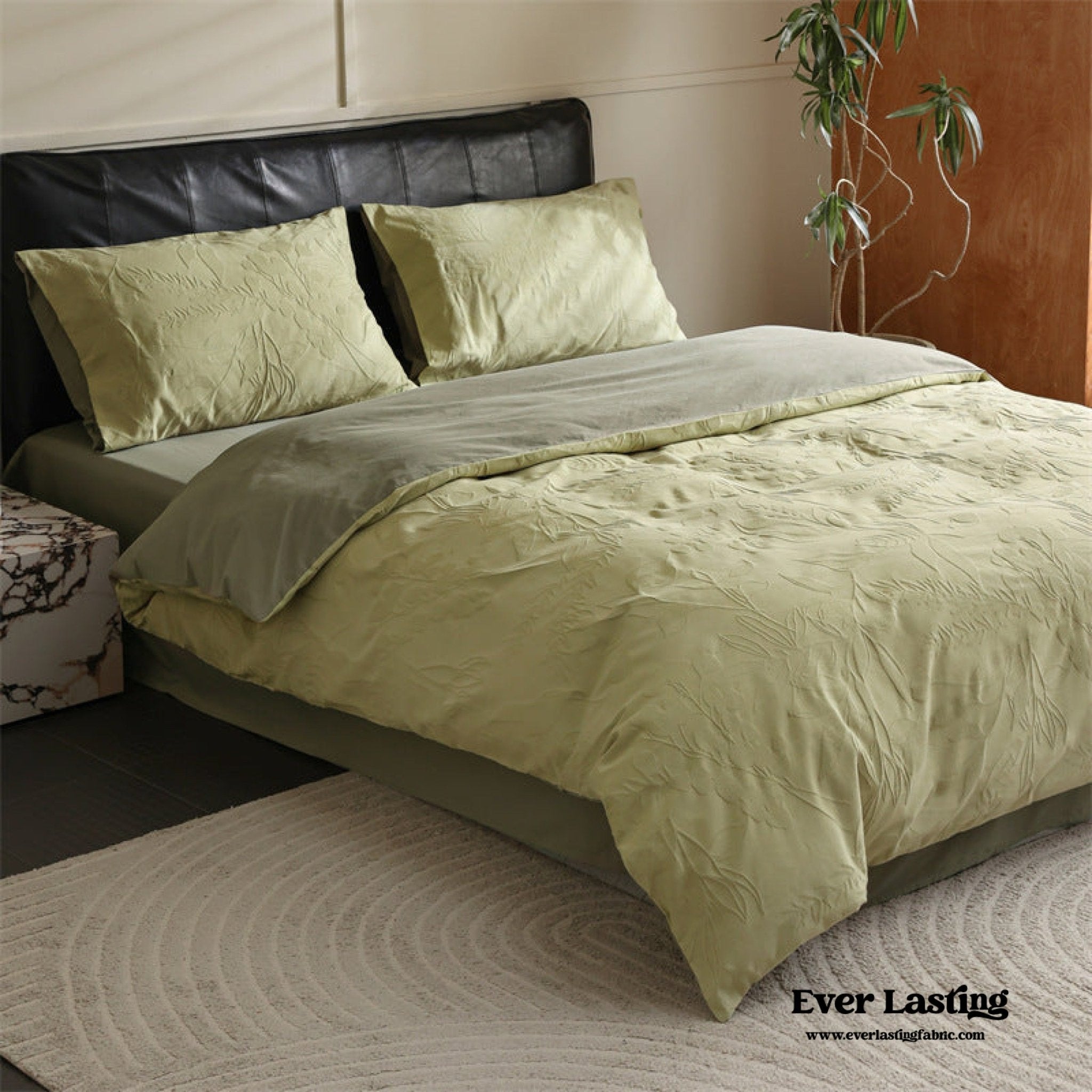 Hidden Garden Jacquard Floral Bedding Set / Moss Green