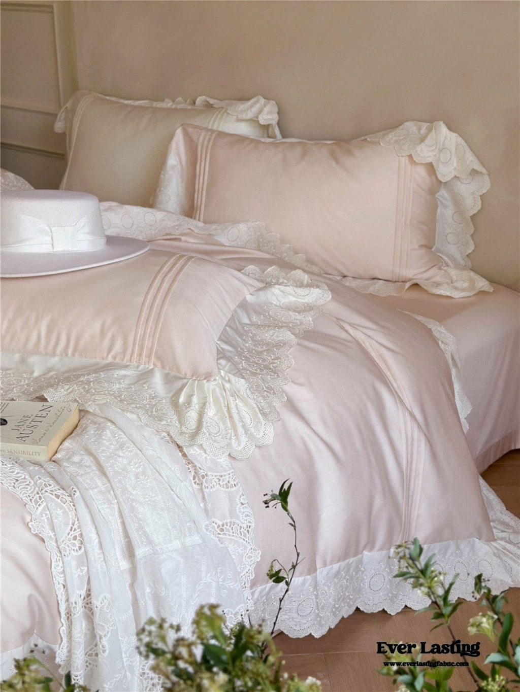 Isabelle Silky Cottage Ruffled Bedding Set / White