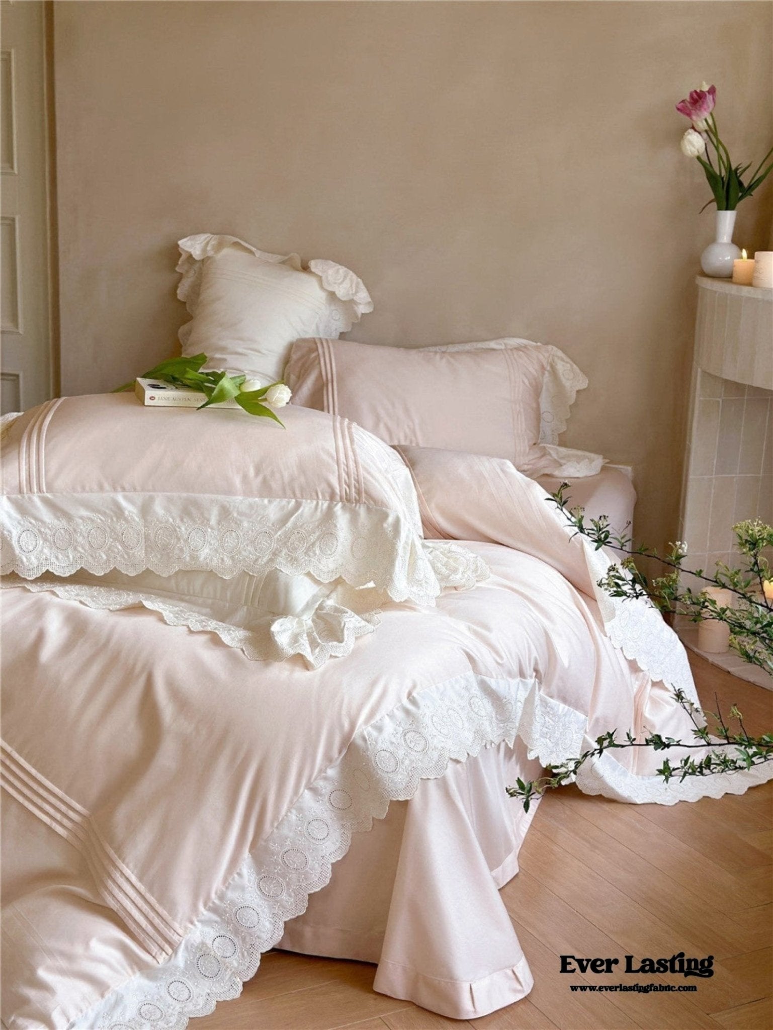 Isabelle Silky Cottage Ruffled Bedding Set / White