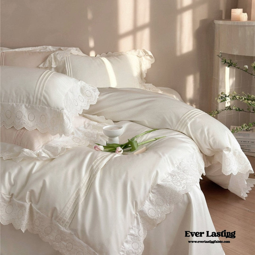 Isabelle Silky Cottage Ruffled Bedding Set / White