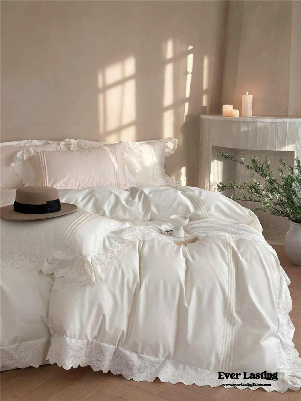 Isabelle Silky Cottage Ruffled Bedding Set / White