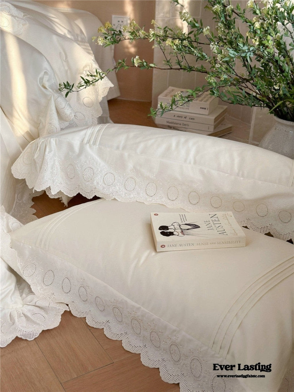 Isabelle Silky Cottage Ruffled Bedding Set / White