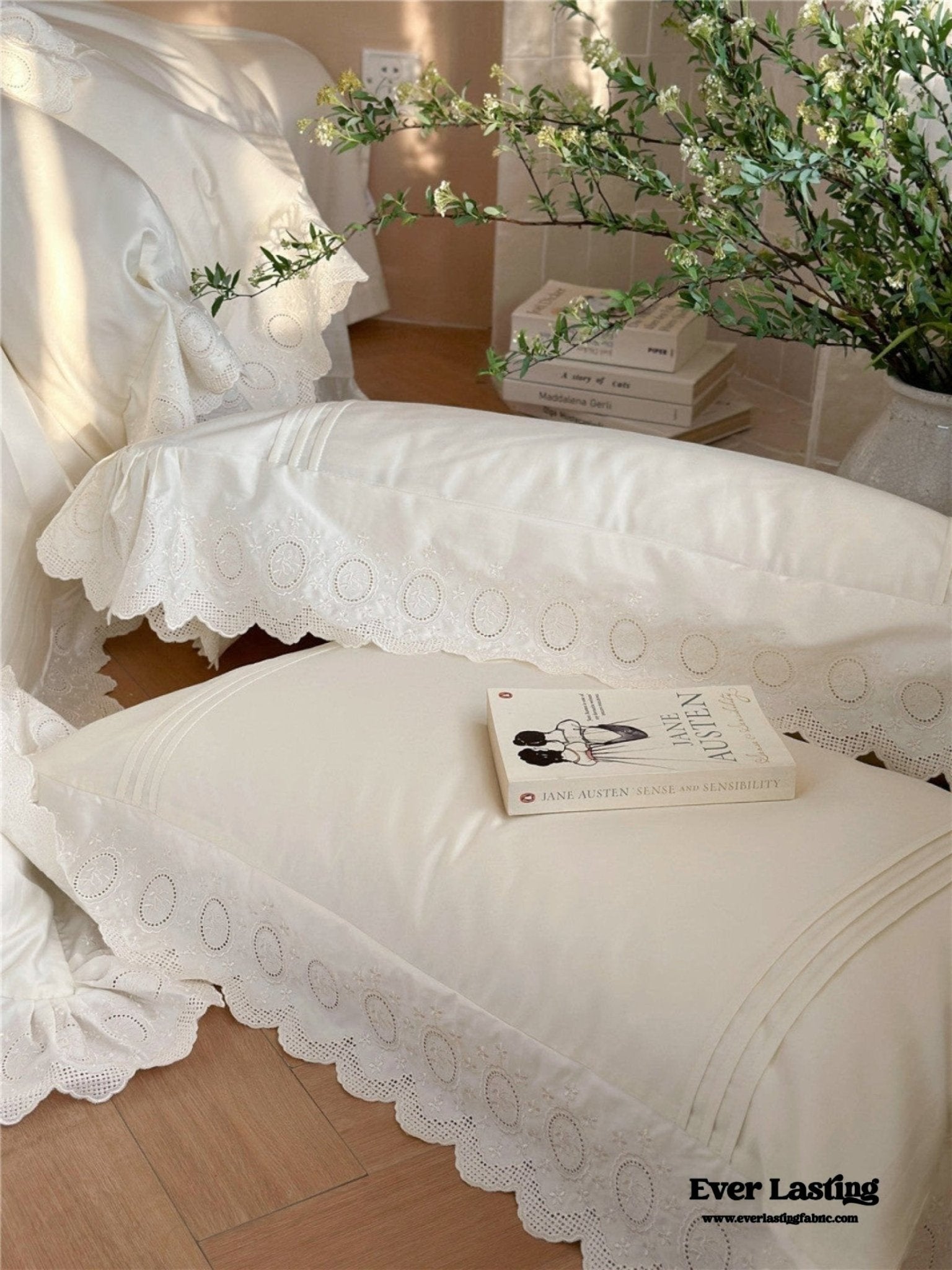 Isabelle Silky Cottage Ruffled Bedding Set / White