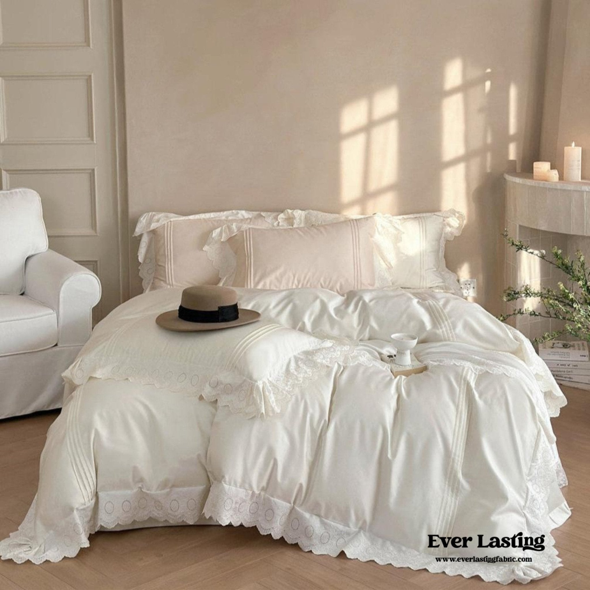 Isabelle Silky Cottage Ruffled Bedding Set / White