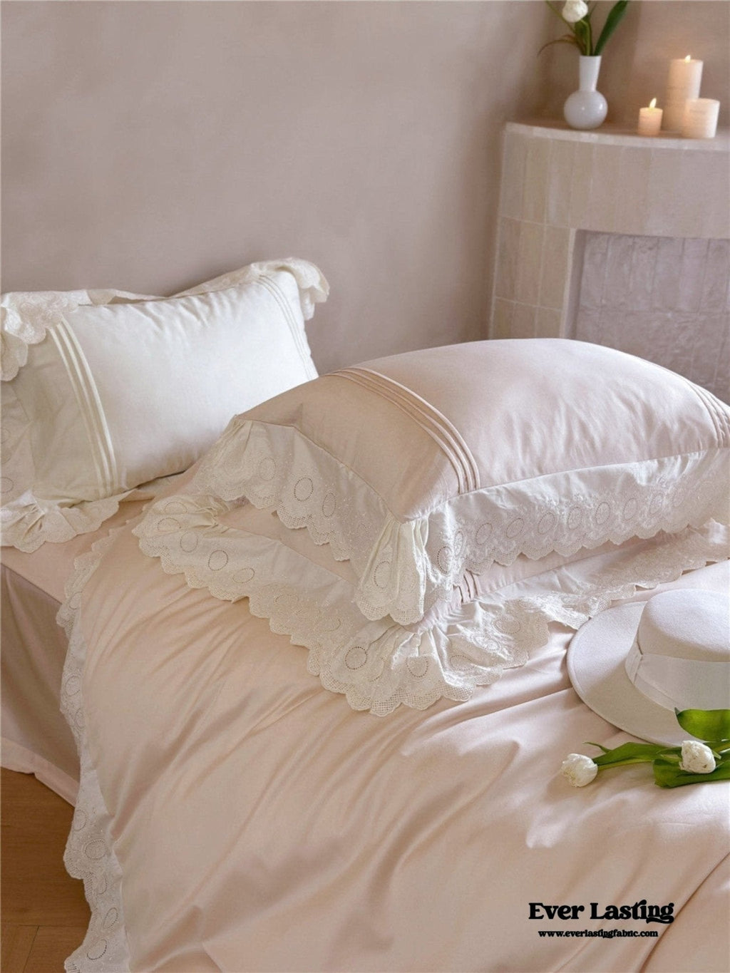 Isabelle Silky Cottage Ruffled Bedding Set / White