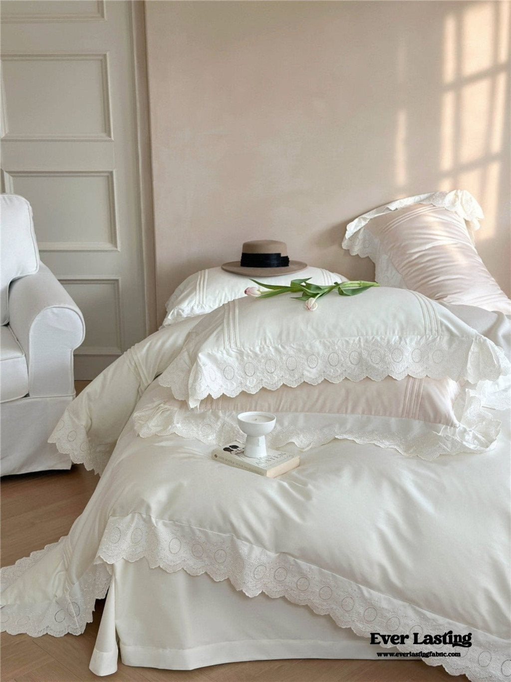 Isabelle Silky Cottage Ruffled Bedding Set / White