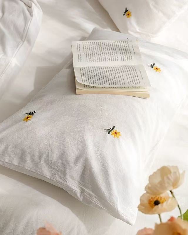 Isla White Floral Embroidered Bedding Set / Rainbow