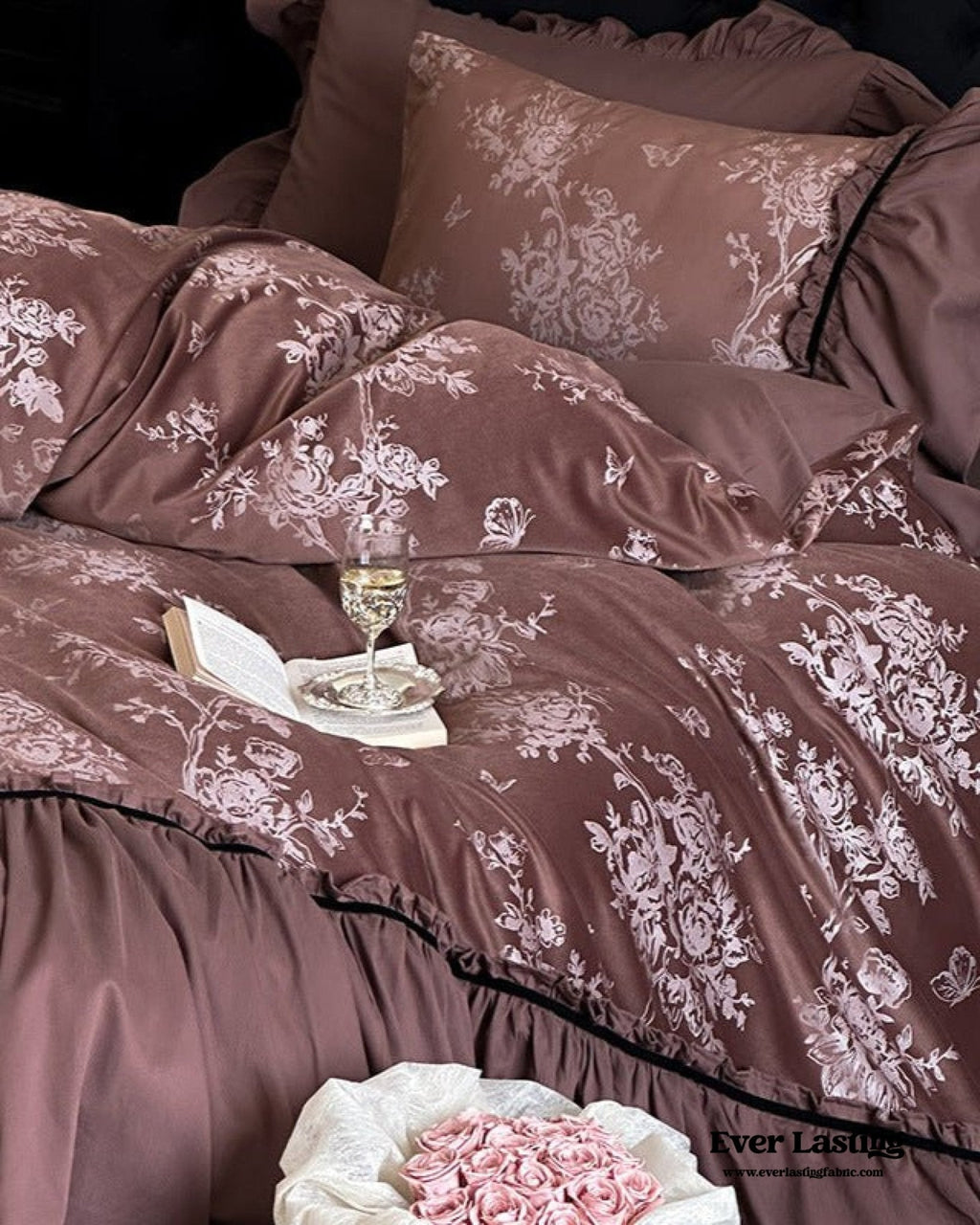 Jacquard Gilded Velvet Ruffled Bedding Set / Brown