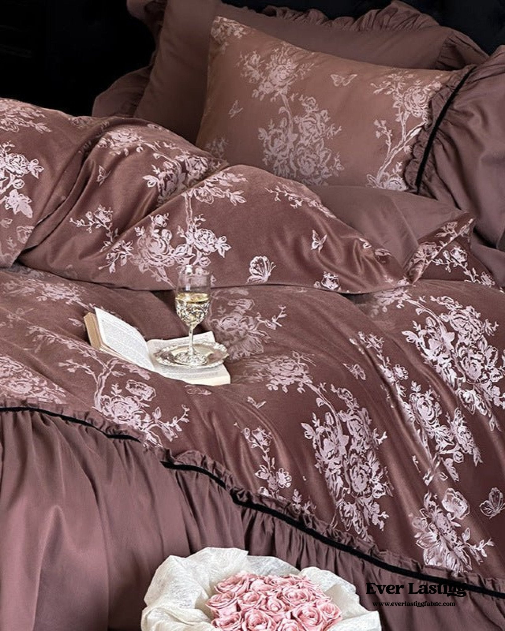 Jacquard Gilded Velvet Ruffled Bedding Set / Brown