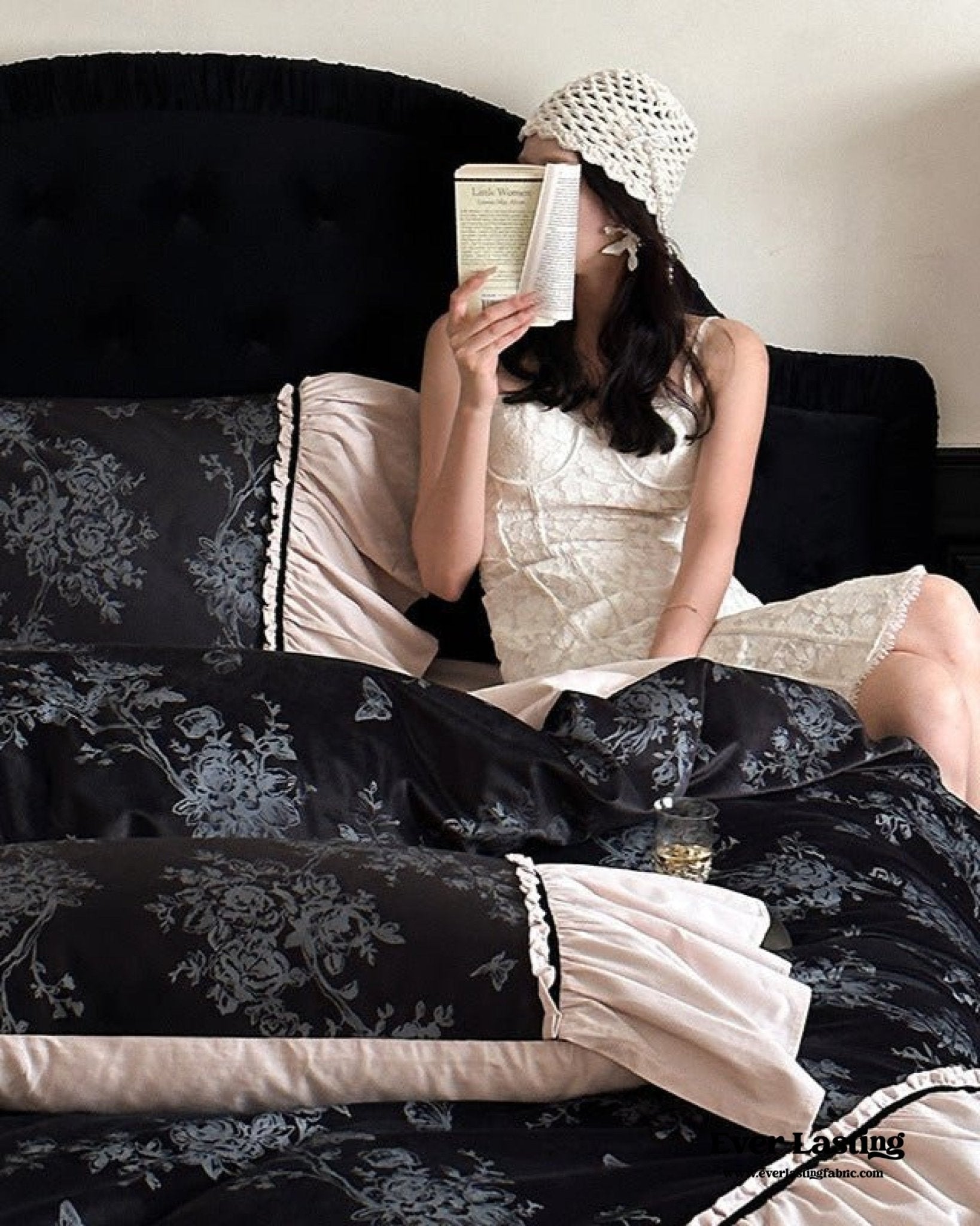 Jacquard Gilded Velvet Ruffled Bedding Set / Brown