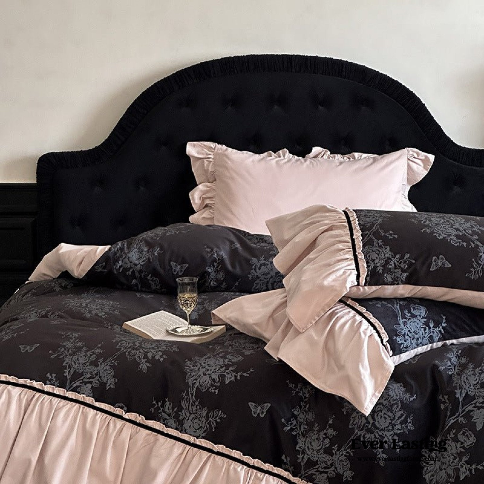 Jacquard Gilded Velvet Ruffled Bedding Set / Brown