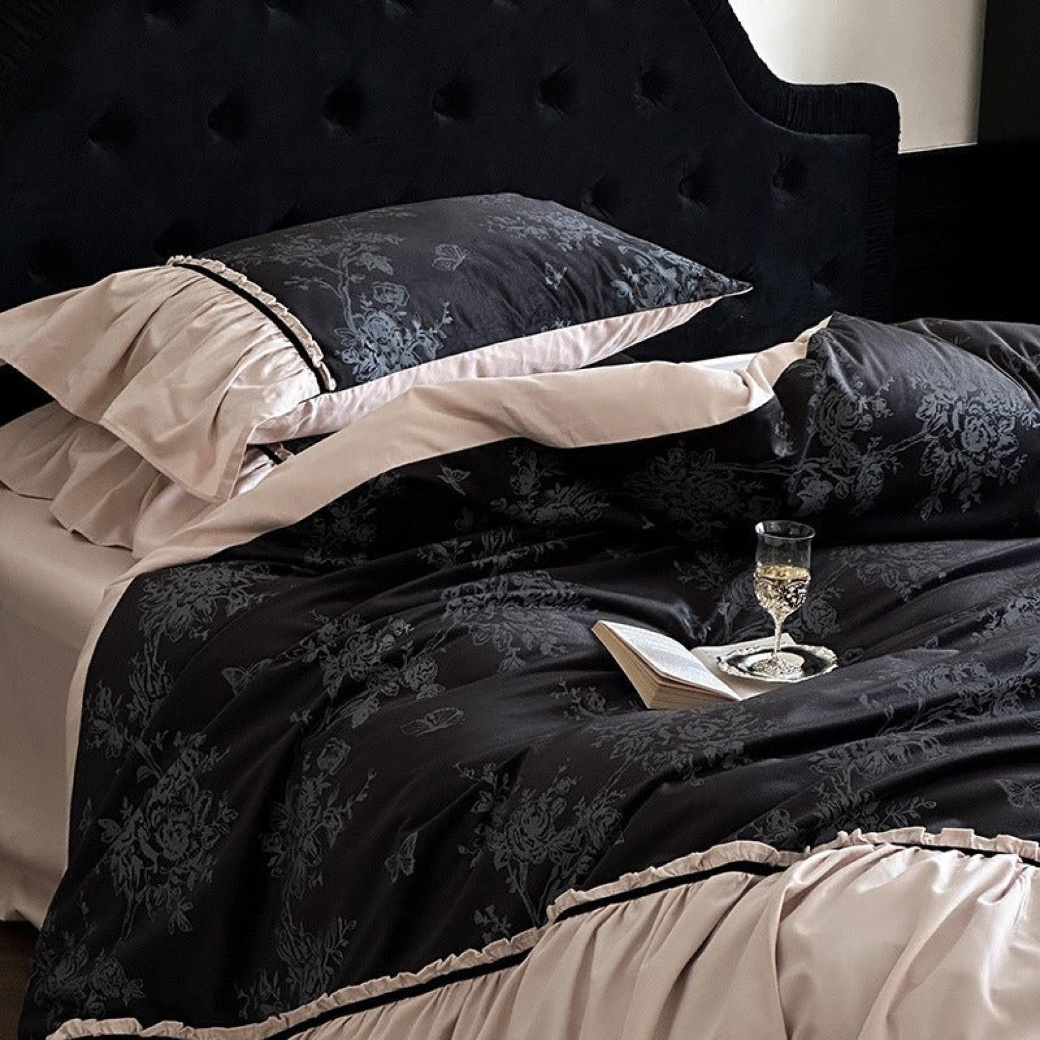 Jacquard Gilded Velvet Ruffled Bedding Set / Brown