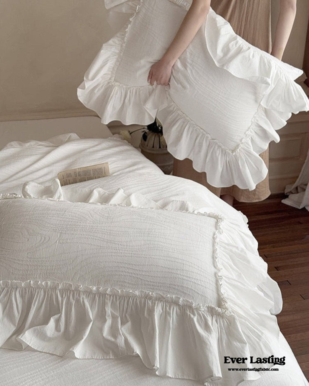 Jasmine White Ruffled Jacquard Bedding Set