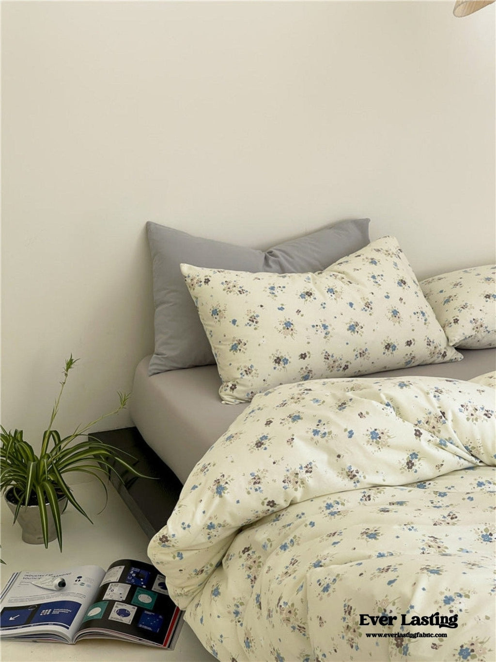 Jersey Knit Cotton Floral Bedding Set / White + Dark Blue