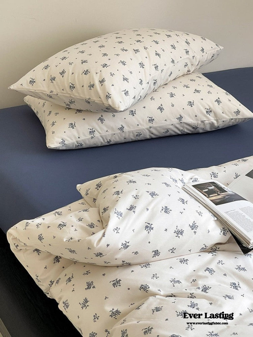 Jersey Knit Cotton Floral Bedding Set / White + Dark Blue
