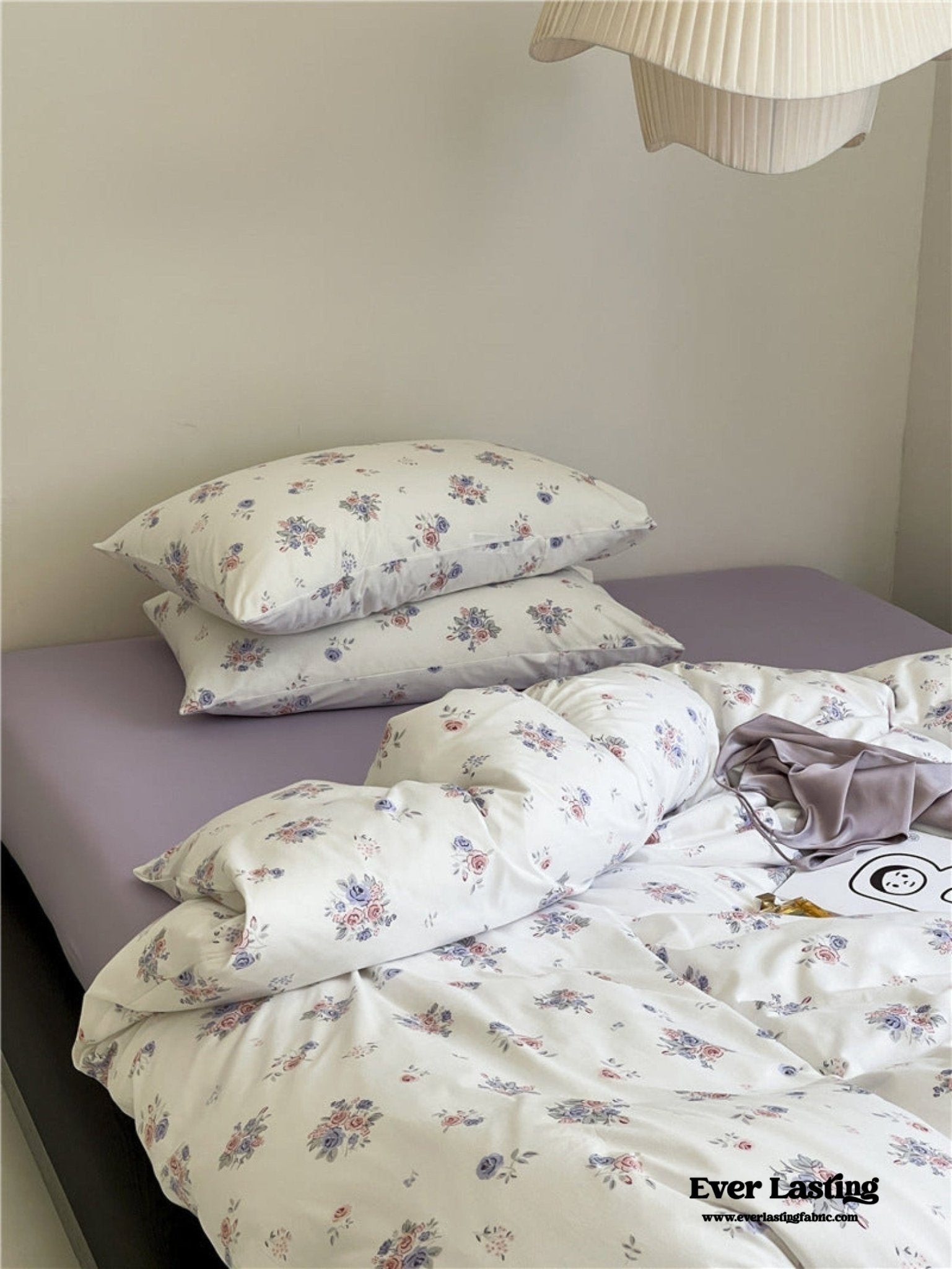 Jersey Knit Cotton Floral Bedding Set / White + Dark Blue