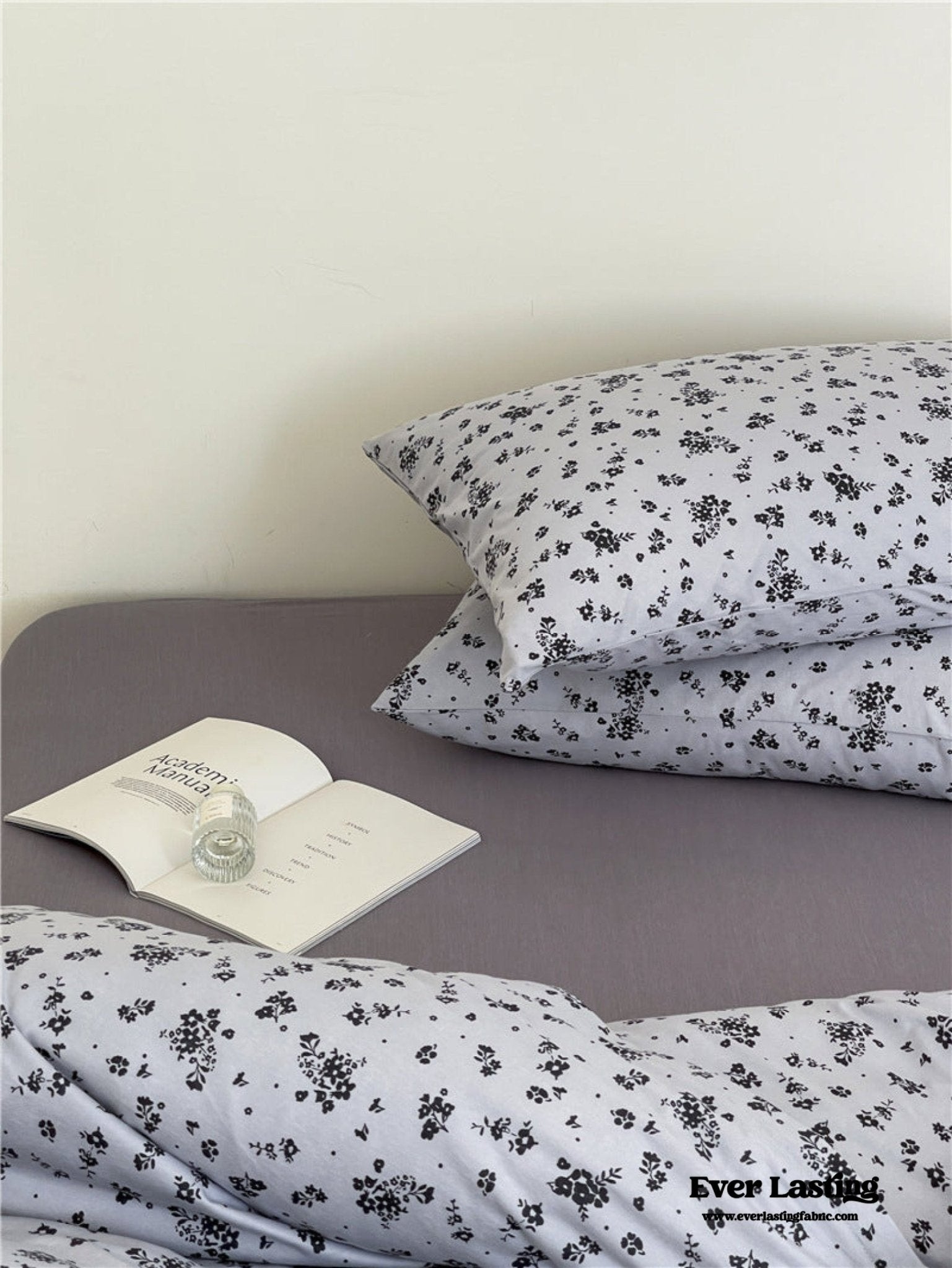 Jersey Knit Cotton Floral Bedding Set / White + Dark Blue