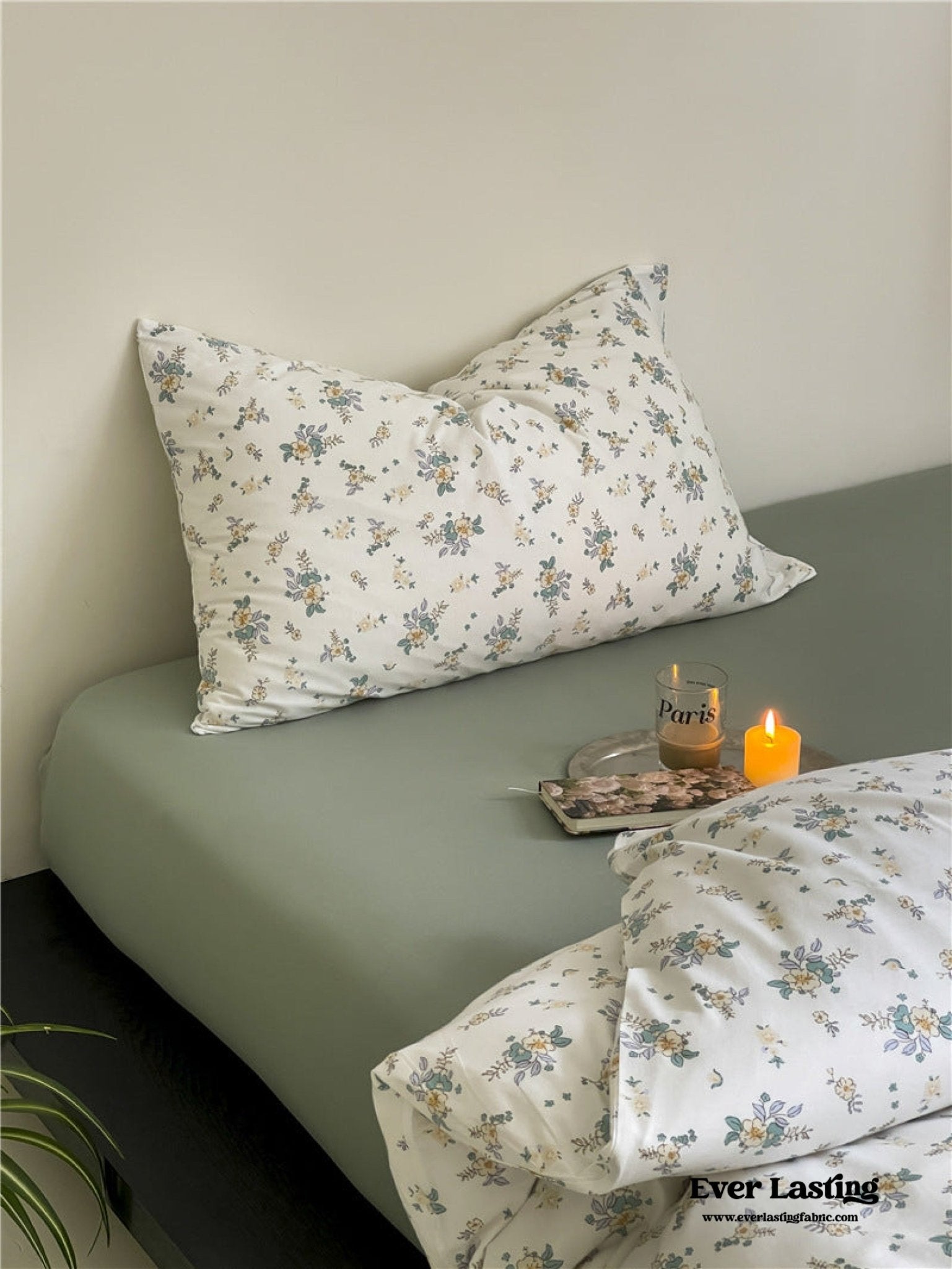 Jersey Knit Cotton Floral Bedding Set / White + Dark Blue