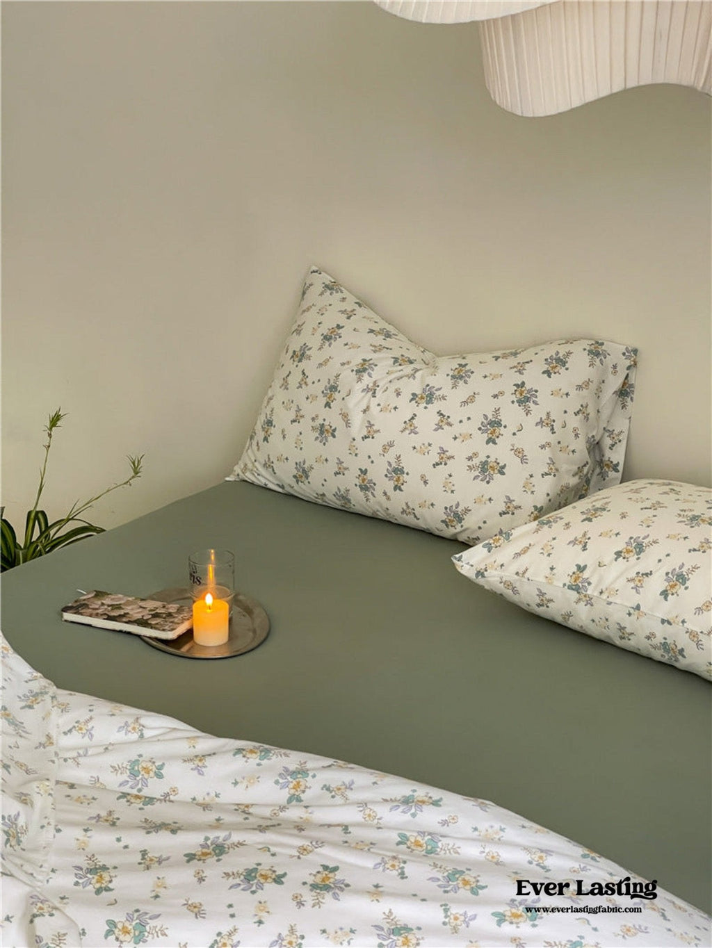Jersey Knit Cotton Floral Bedding Set / White + Dark Blue