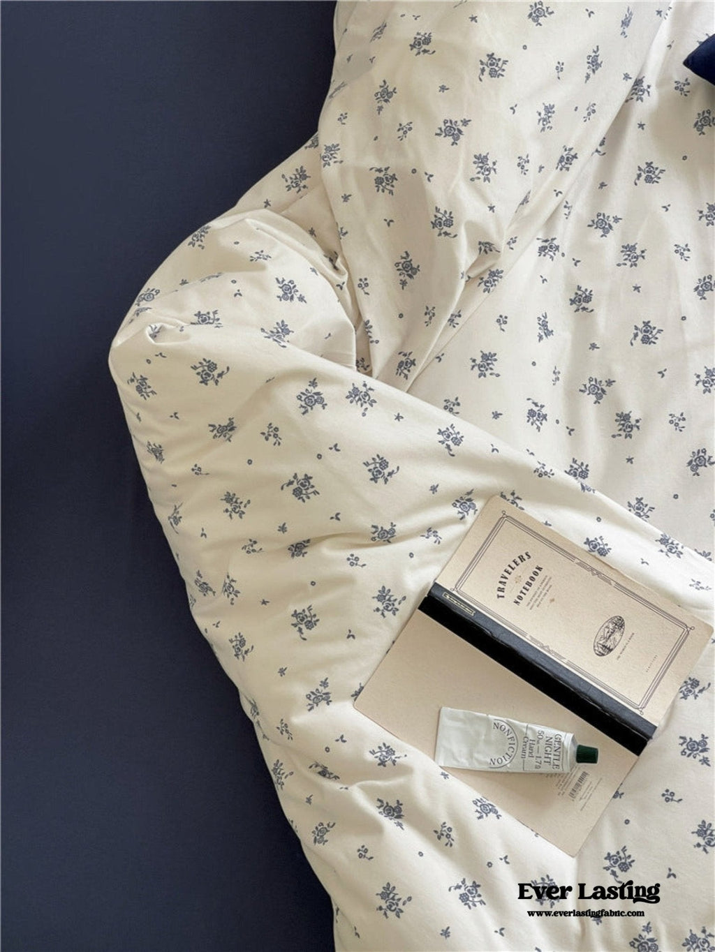 Jersey Knit Cotton Floral Bedding Set / White + Dark Blue