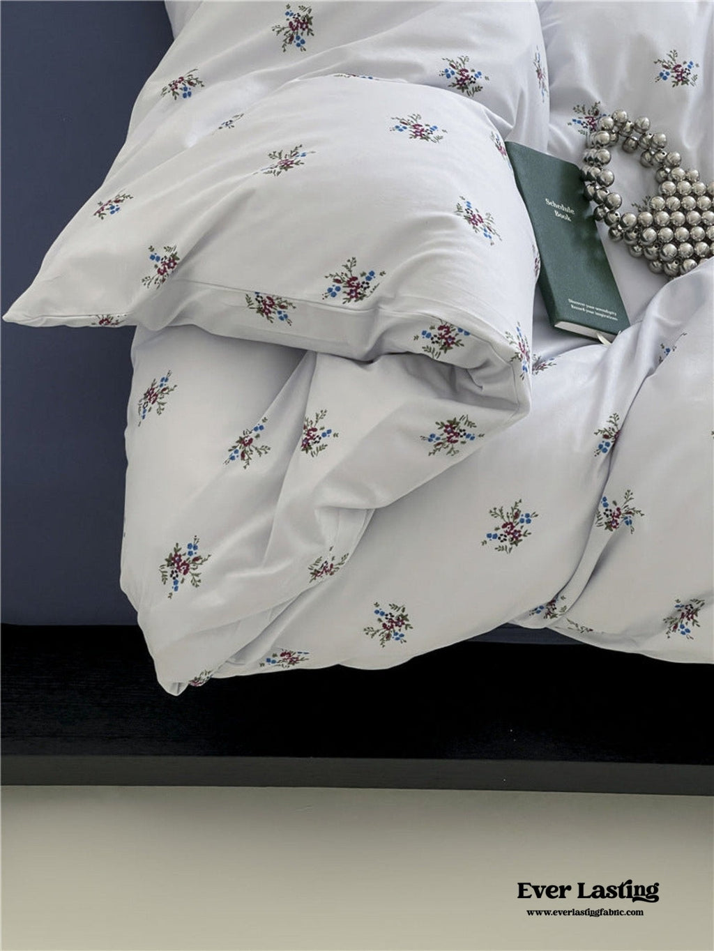 Jersey Knit Cotton Floral Bedding Set / White + Dark Blue