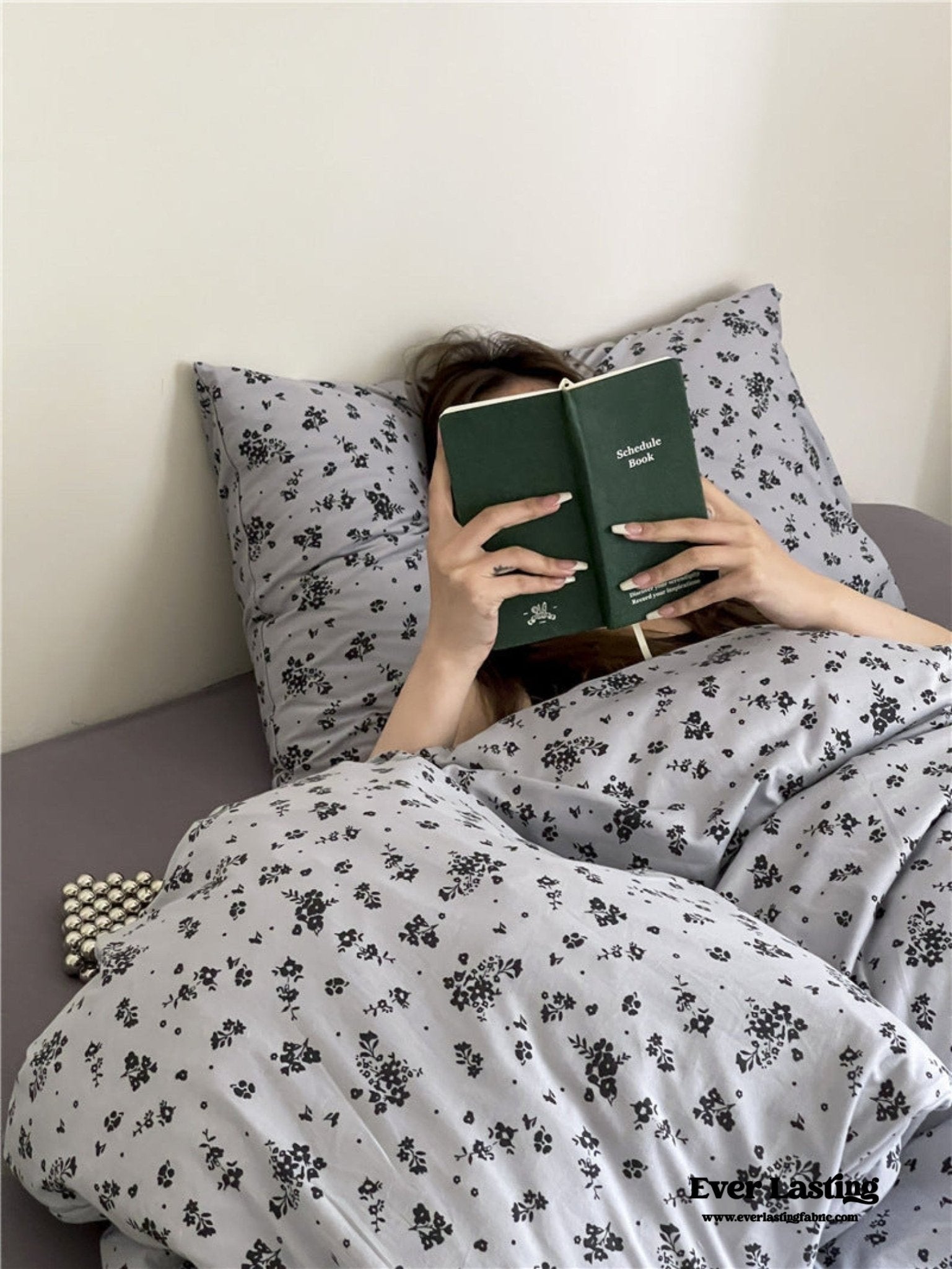 Jersey Knit Cotton Floral Bedding Set / White + Dark Blue
