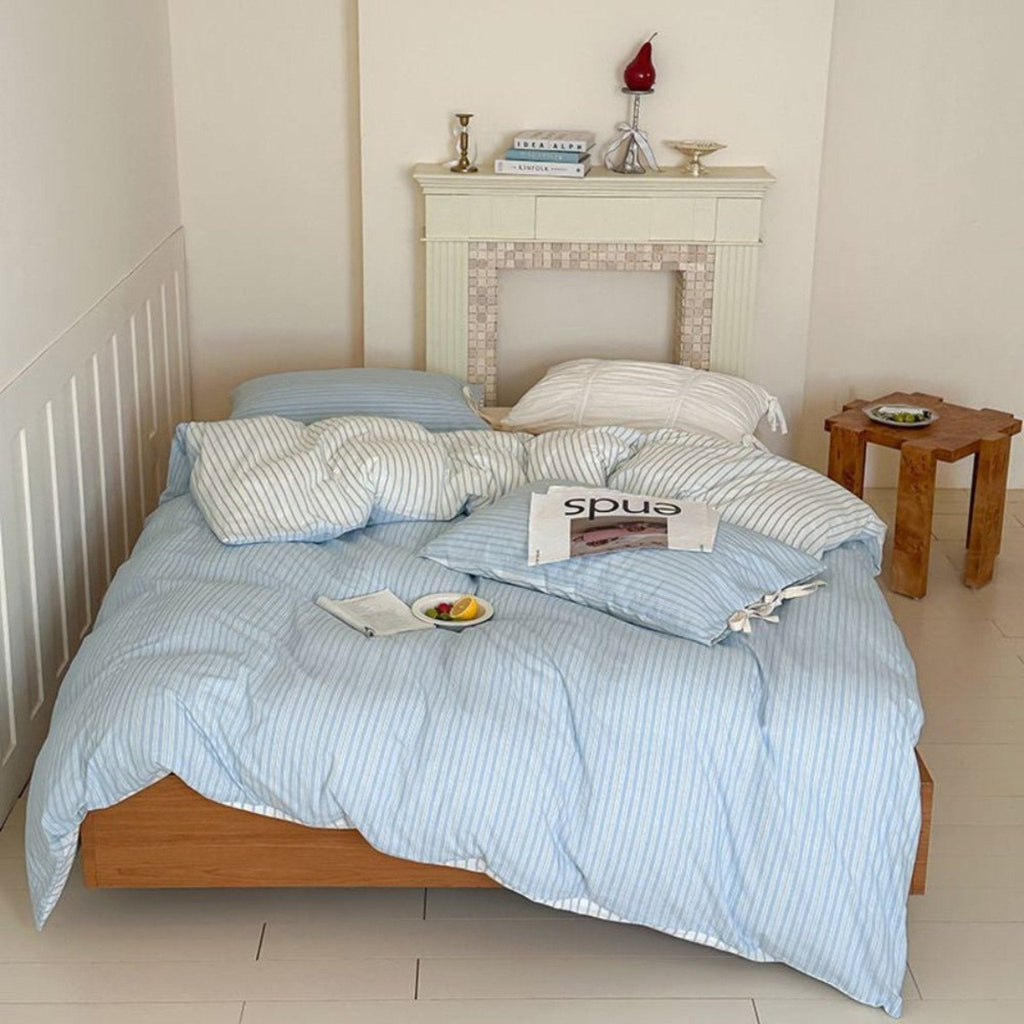 Josie Bow Tied Striped Bedding Set / Blue
