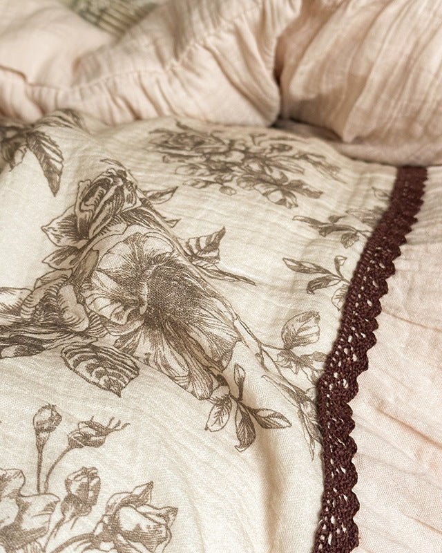 Lillian Retro Floral Ruffle Bedding Set