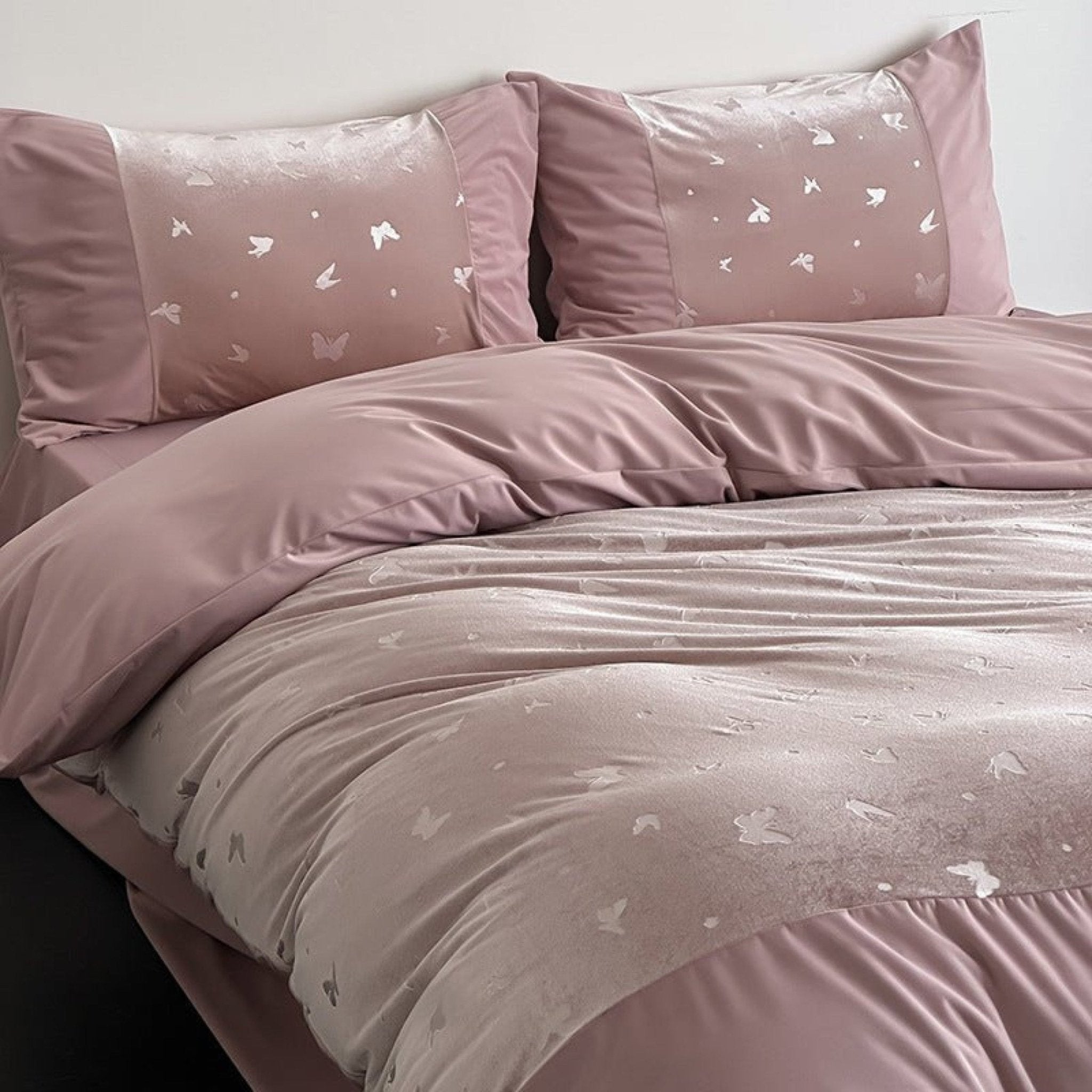 Lilou Velvet Butterfly Bedding Set / Pink Blush