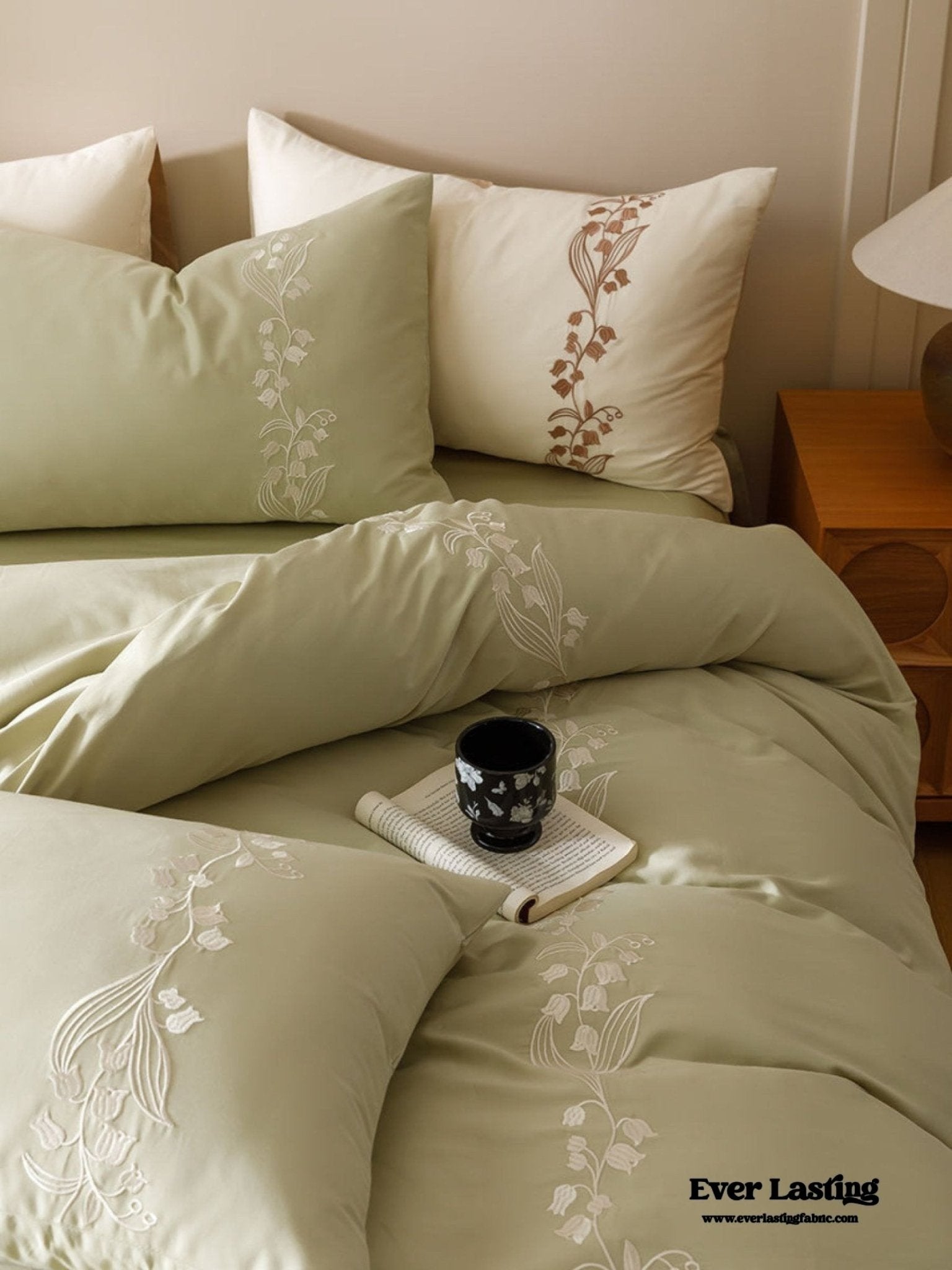 Lily of the Valley Embroidered Silky Bedding Set / Pink