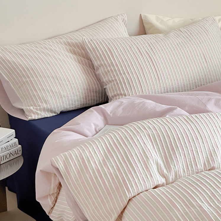 Logan Modern Pleated Striped Bedding Set / White