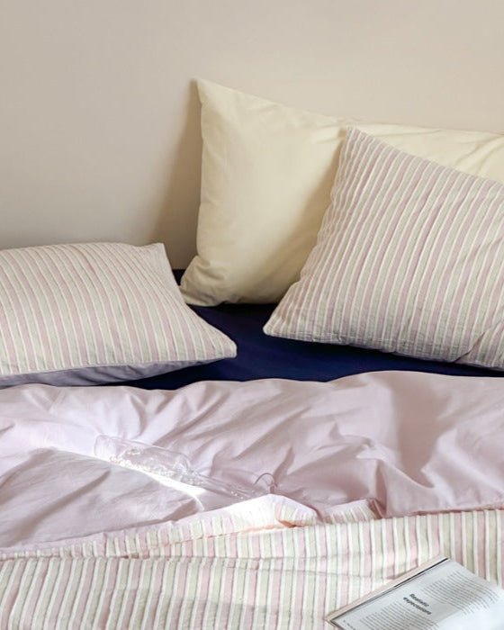 Logan Modern Pleated Striped Bedding Set / White