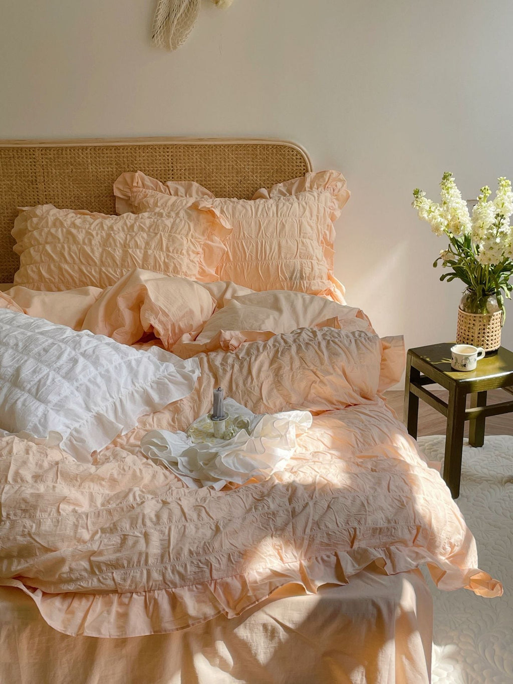 Marshmallow Puff Ruffle Bedding Set / White
