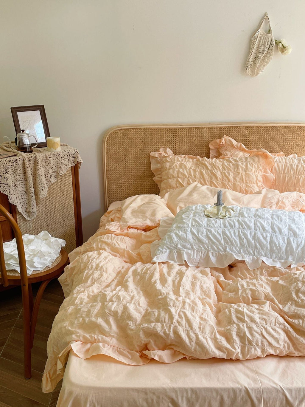 Marshmallow Puff Ruffle Bedding Set / White