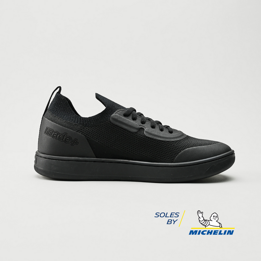 Skiff2 Black Out