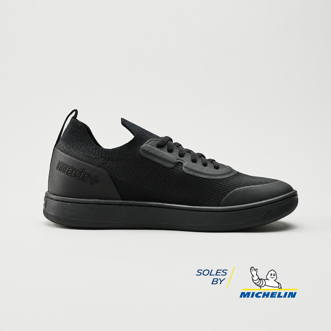 Skiff2 Black Out