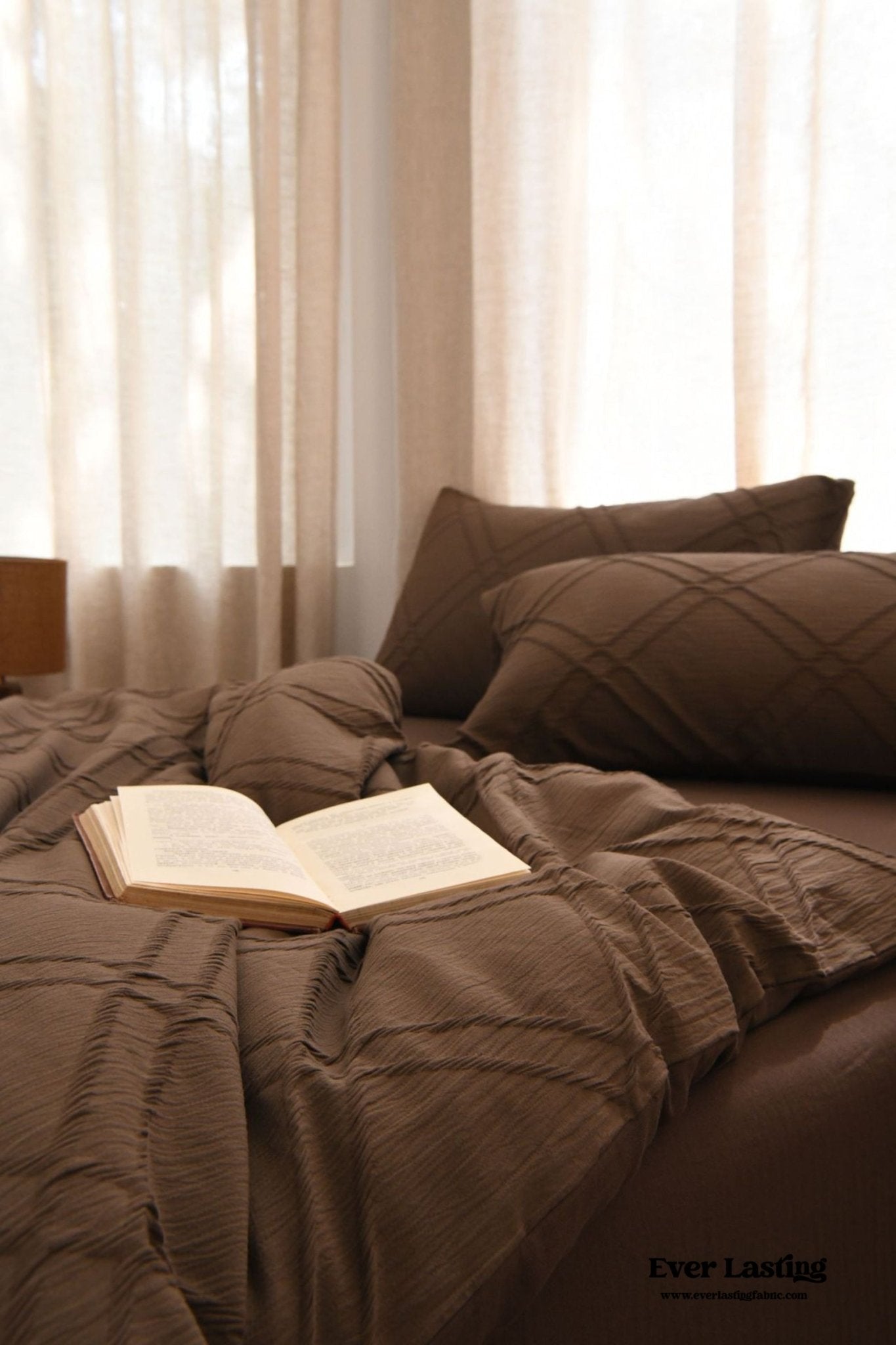 Millard Geometric Jacquard Bedding Set / Beige