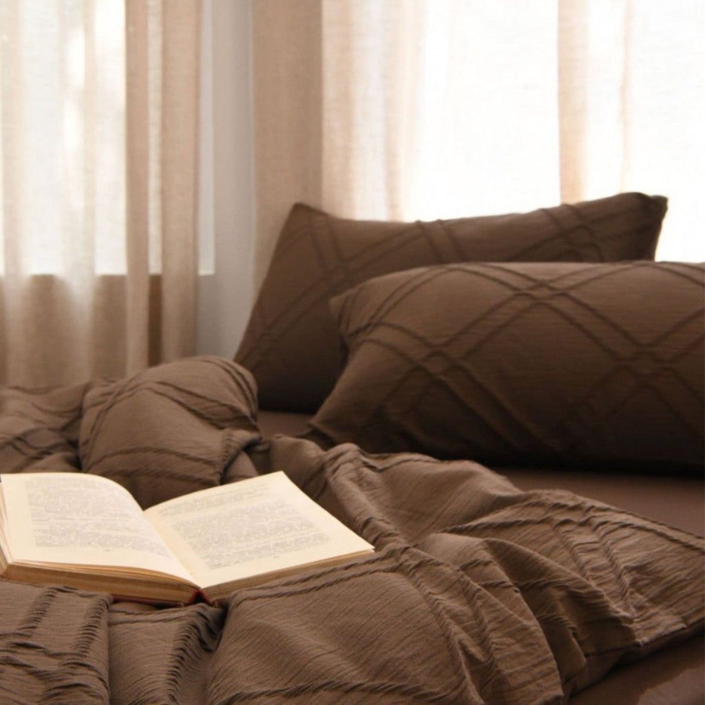 Millard Geometric Jacquard Bedding Set / Brown