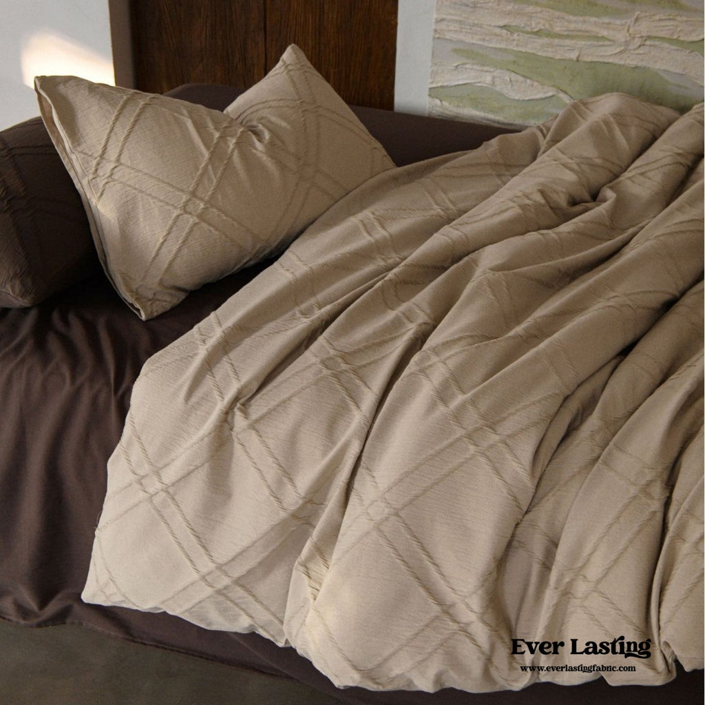 Millard Geometric Jacquard Bedding Set / Brown