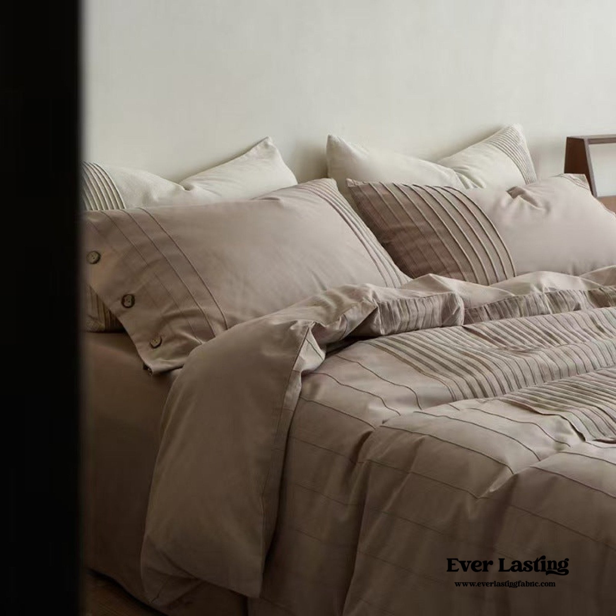 Milo Minimalist Solid Button Bedding Set / Pink