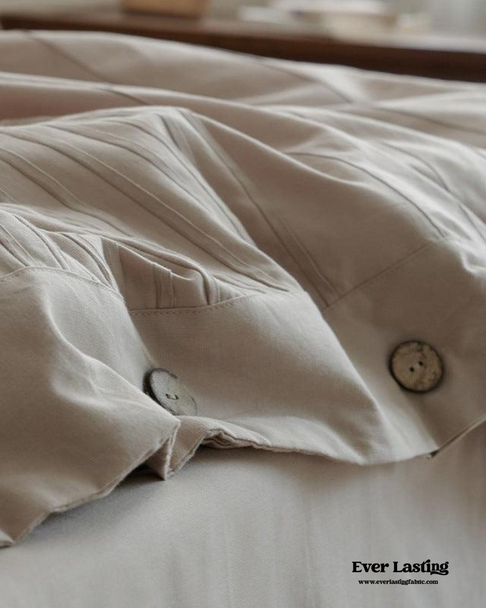 Milo Minimalist Solid Button Bedding Set / Pink