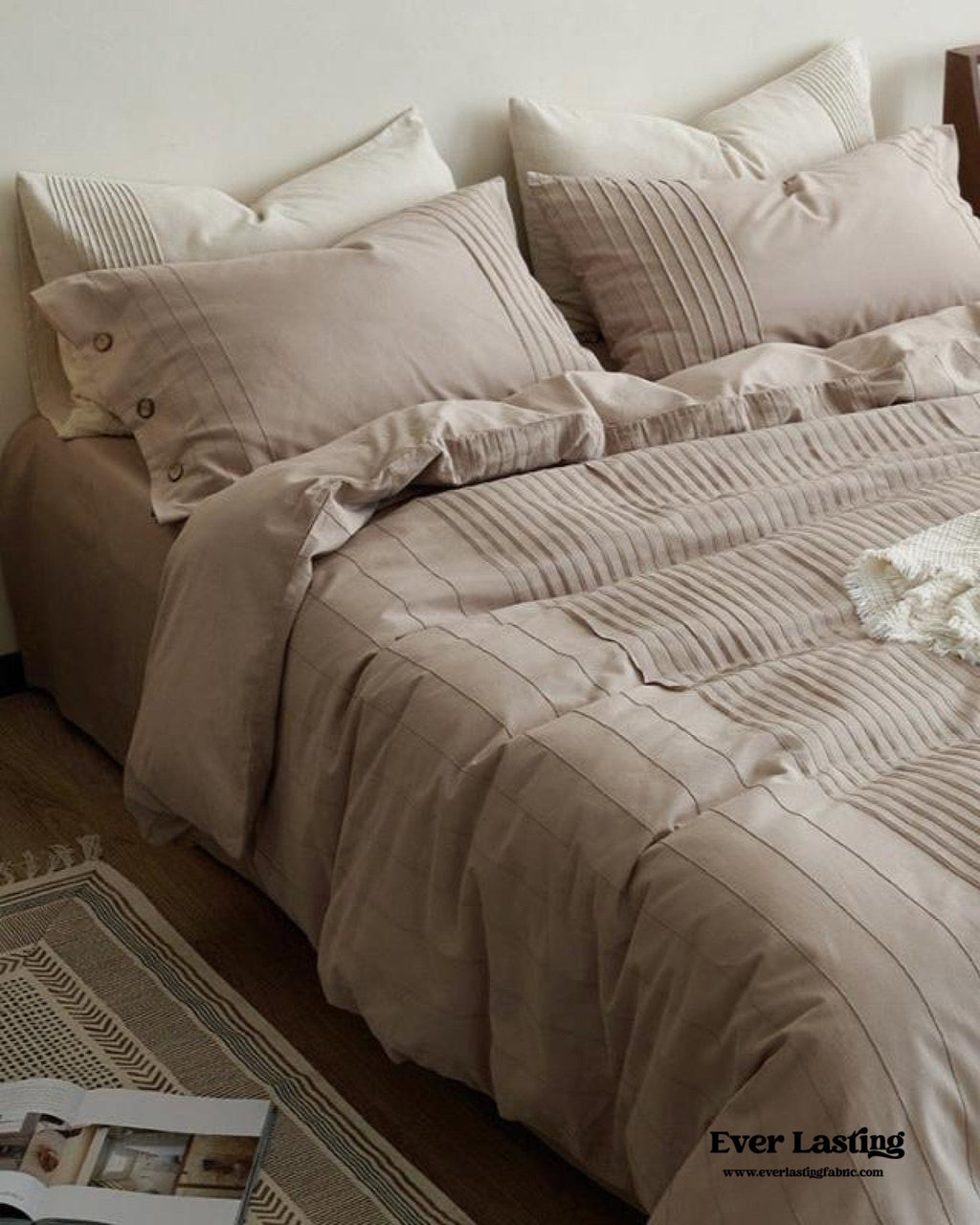 Milo Minimalist Solid Button Bedding Set / Pink