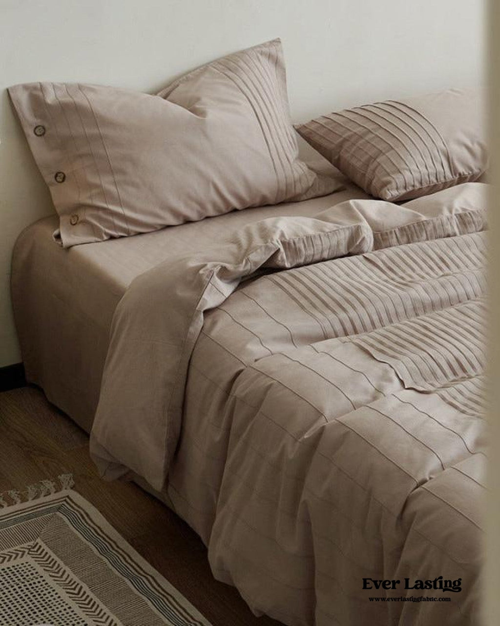 Milo Minimalist Solid Button Bedding Set / Pink