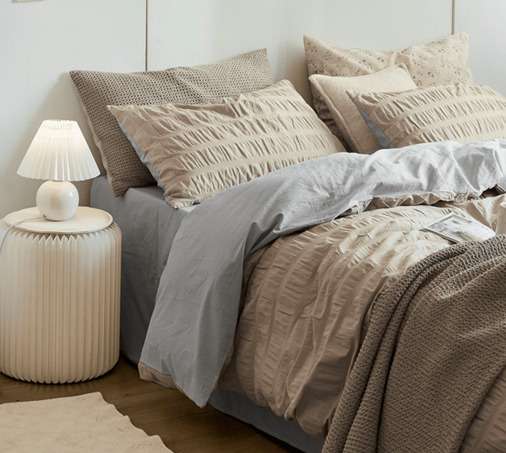 Minimal Bubble Textured Bedding Set / White