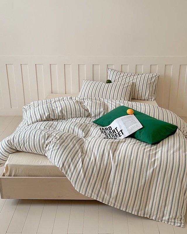 Parker Minimalist Striped Bedding Set / Red